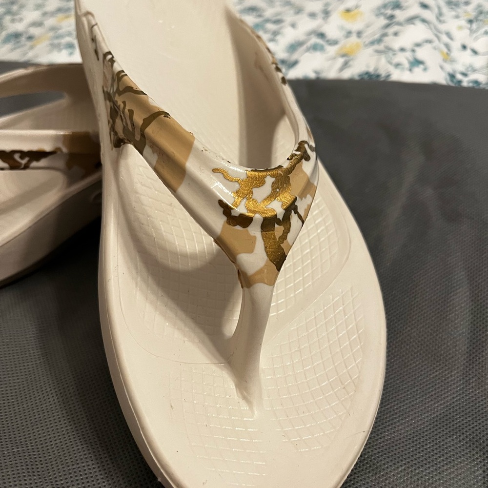 OOFOS Cream and Gold Sandals with Metallic Chain Design